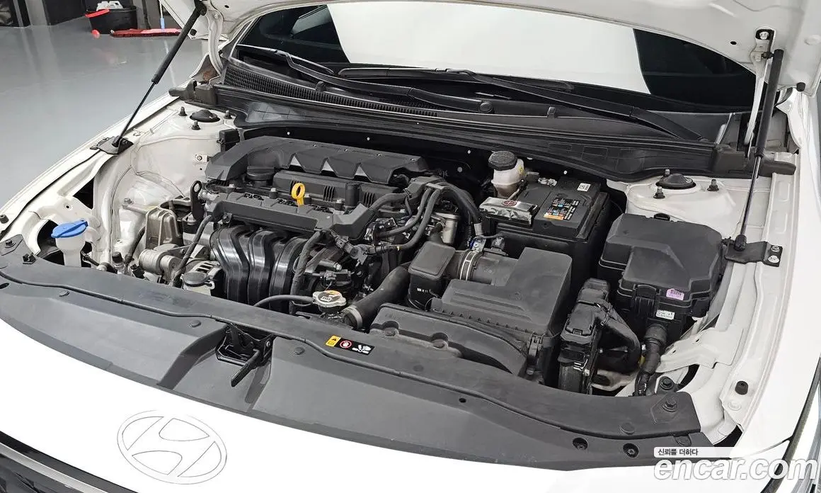 Hyundai Avante 2023 1.6 автомат (гидро), фото 6