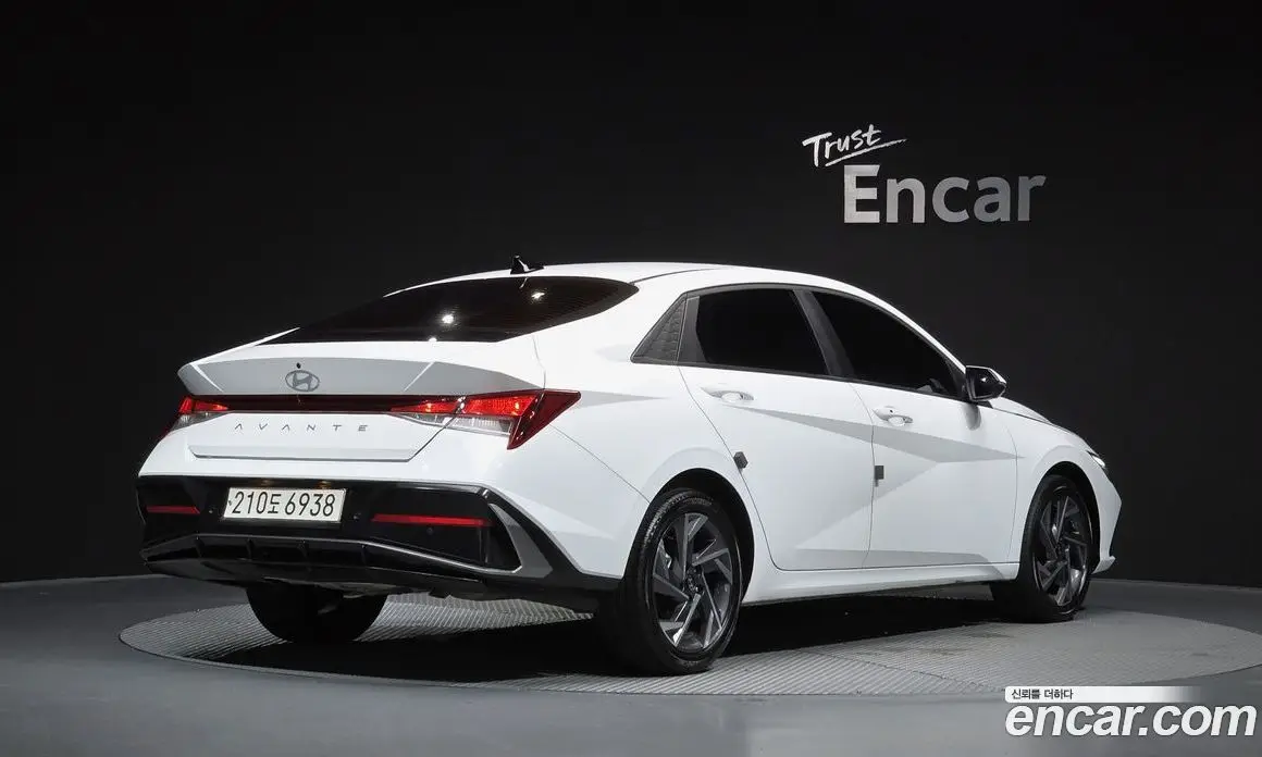 Hyundai Avante 2024 1.6 автомат (гидро), фото 2