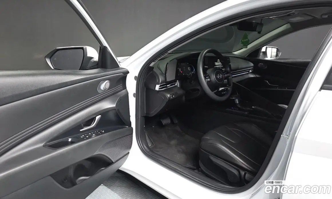 Hyundai Avante 2024 1.6 автомат (гидро), фото 13