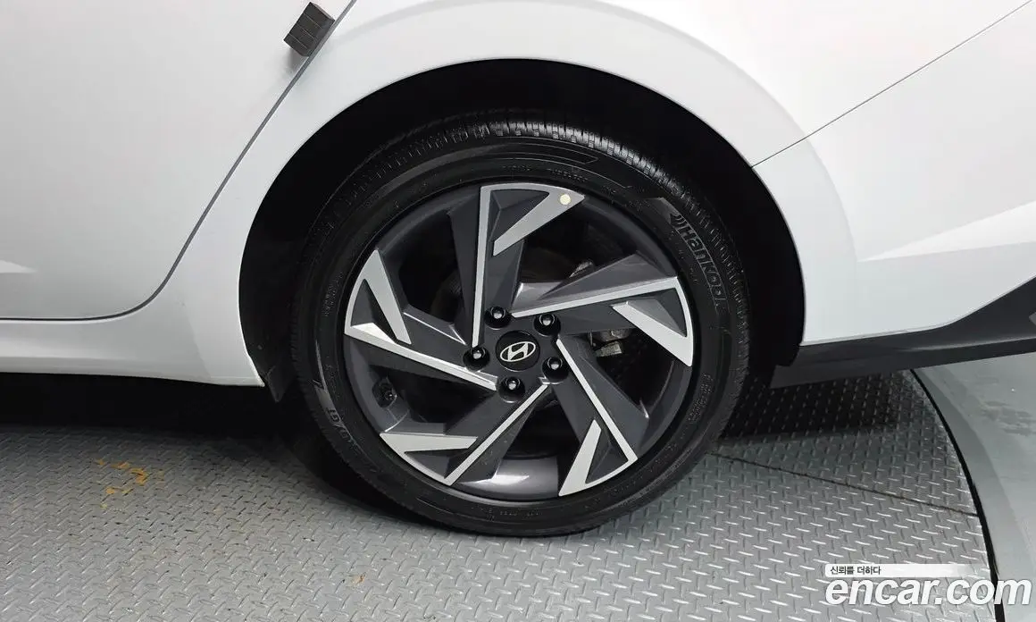 Hyundai Avante 2024 1.6 автомат (гидро), фото 7