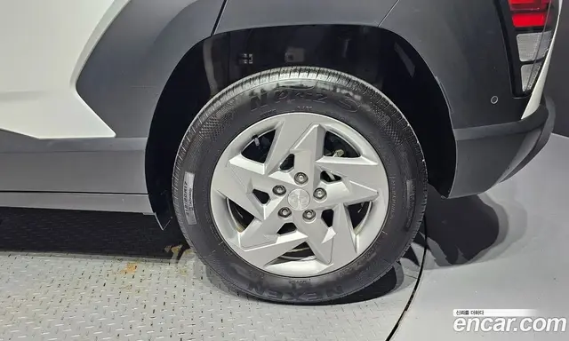 Hyundai Kona 2023 1.6 автомат (гидро), миниатюра 6