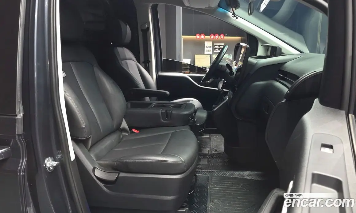 Hyundai Staria 2024 3.5 автомат (гидро), фото 11