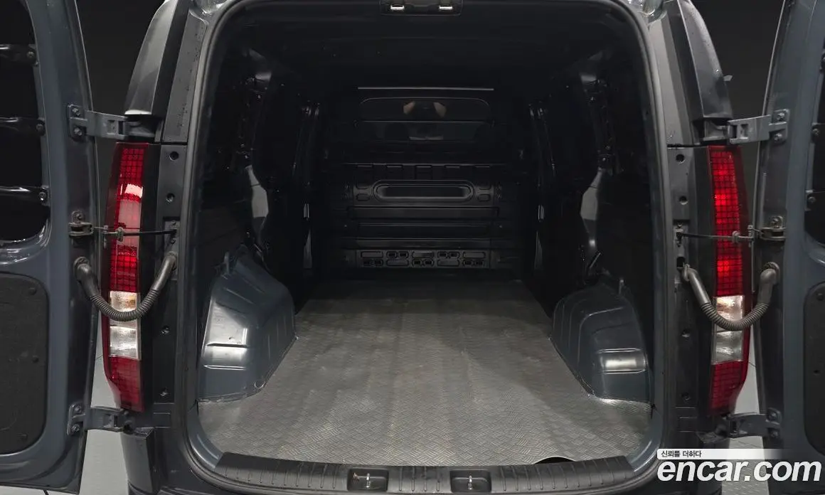 Hyundai Staria 2024 3.5 автомат (гидро), фото 20