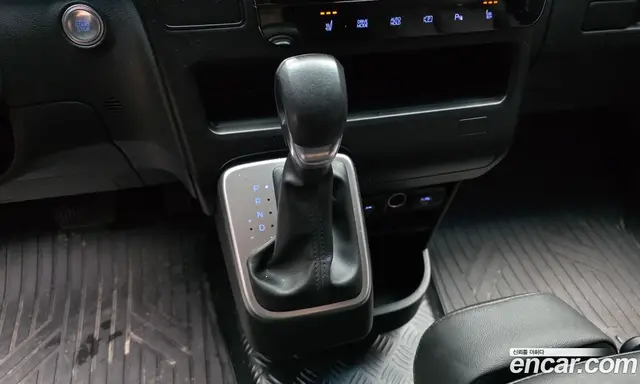 Hyundai Staria 2024 3.5 автомат (гидро), миниатюра 9