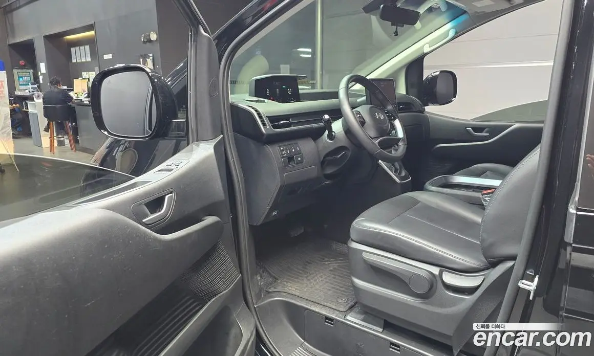 Hyundai Staria 2024 2.2 автомат (гидро), фото 13