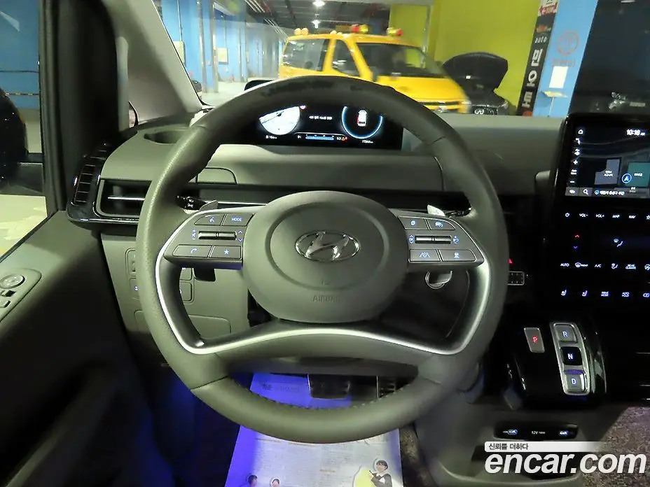 Hyundai Staria 2024 2.2 автомат (гидро), фото 9