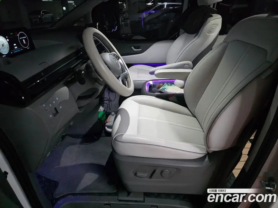 Hyundai Staria 2025 2.2 автомат (гидро), фото 7
