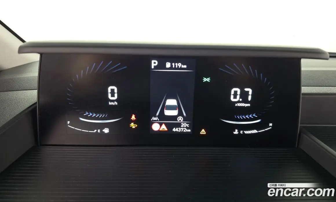 Hyundai Staria 2025 2.2 автомат (гидро), фото 11