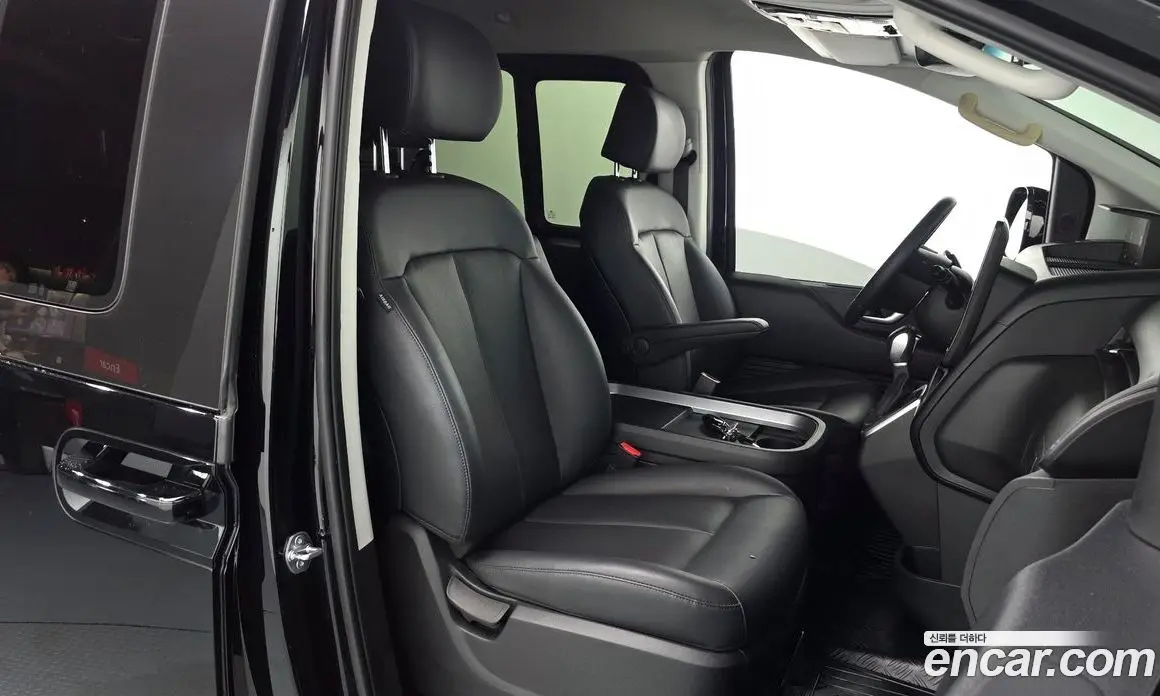 Hyundai Staria 2025 2.2 автомат (гидро), фото 16