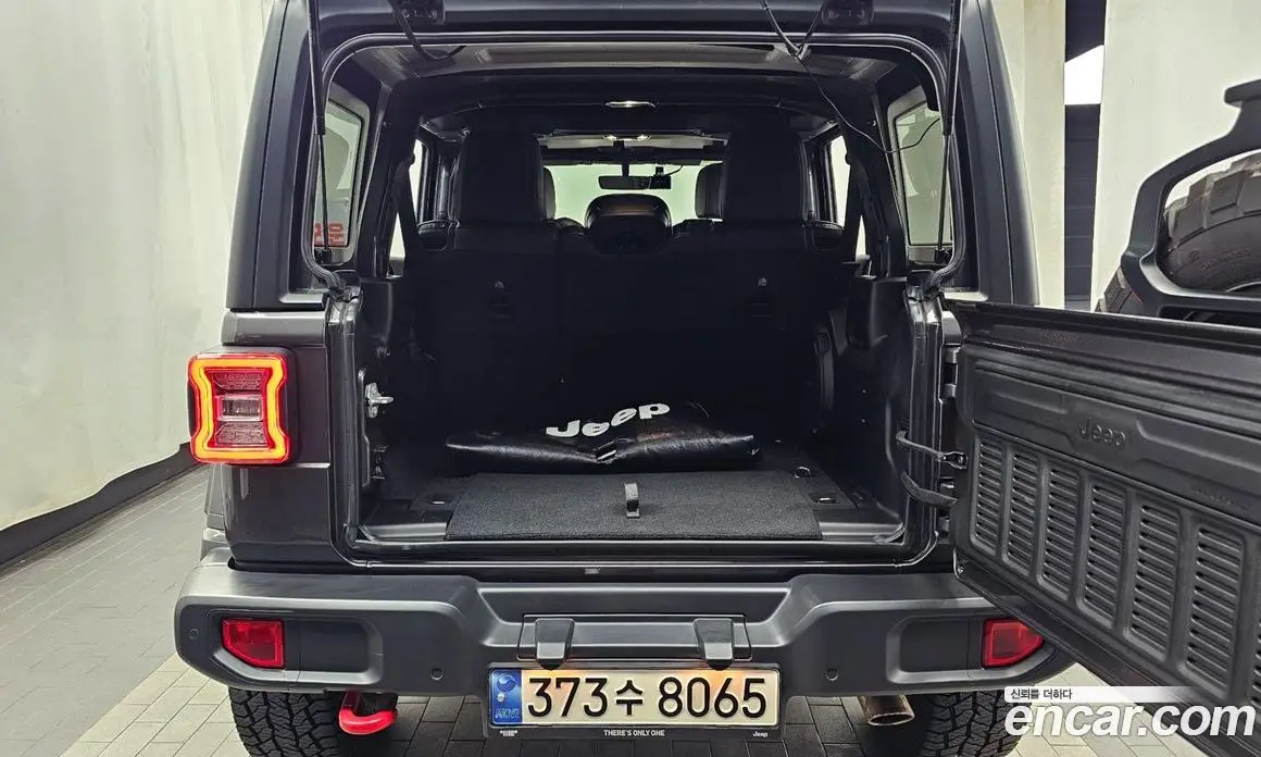 Jeep Wrangler 2023 2.0 автомат (гидро), фото 5