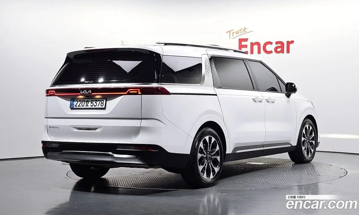 Kia Carnival 2023 2.2 автомат (гидро), фото 2