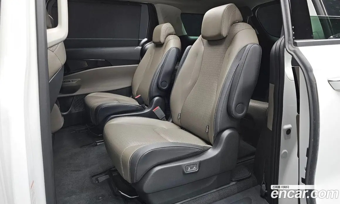 Kia Carnival 2024 1.6 автомат (гидро), фото 15
