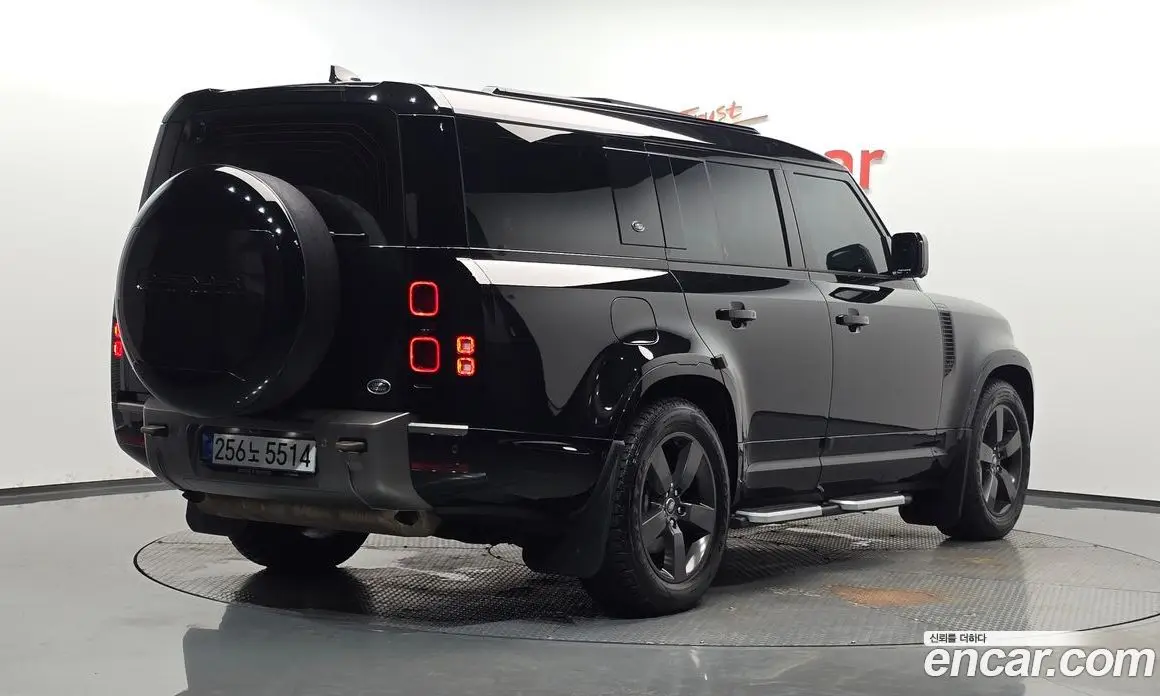 Land Rover Defender 2023 3.0 автомат (гидро), фото 1