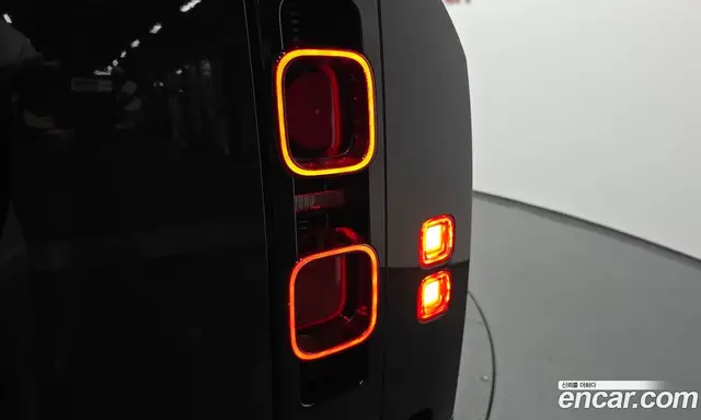 Land Rover Defender 2023 3.0 автомат (гидро), миниатюра 8