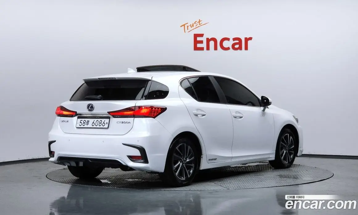 Lexus CT200h 2018 1.8 автомат (гидро), фото 2