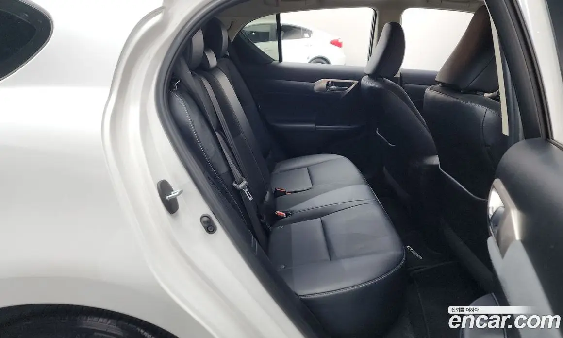 Lexus CT200h 2018 1.8 автомат (гидро), фото 17