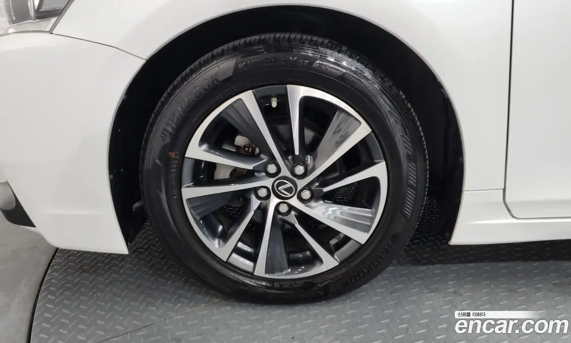 Lexus CT200h 2018 1.8 автомат (гидро), фото 5