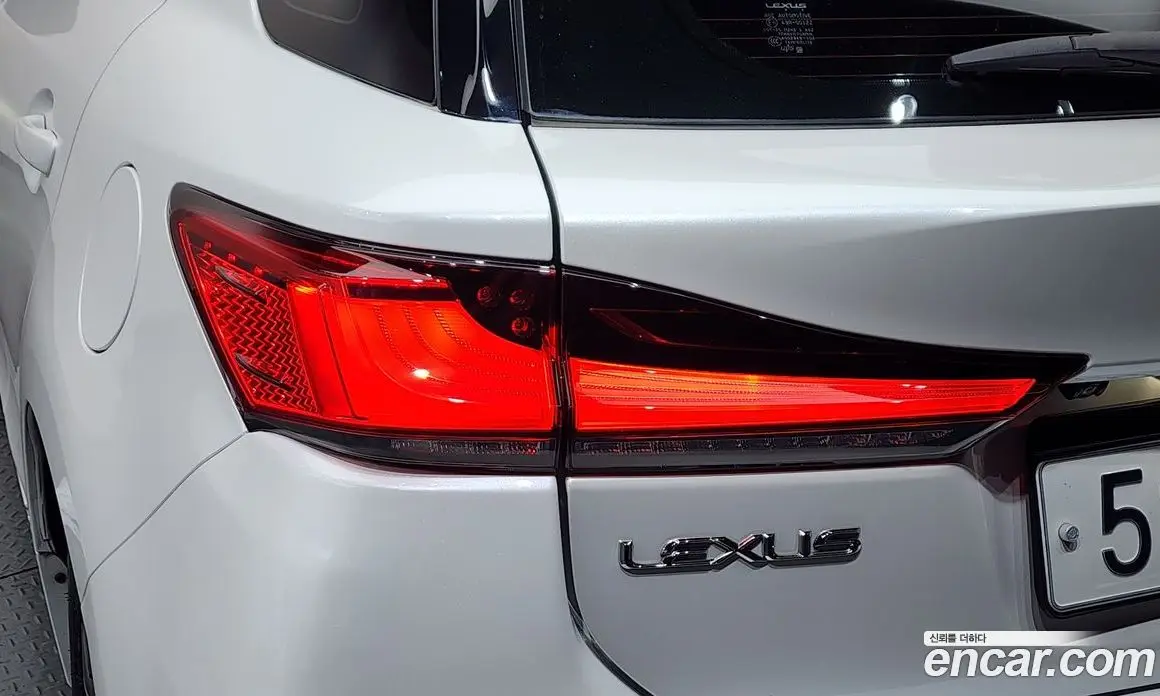 Lexus CT200h 2018 1.8 автомат (гидро), фото 9