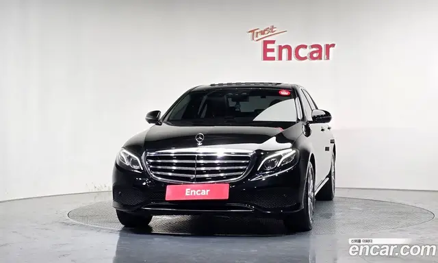 Mercedes-Benz E-Class 2018 2.0 автомат (гидро), миниатюра 3