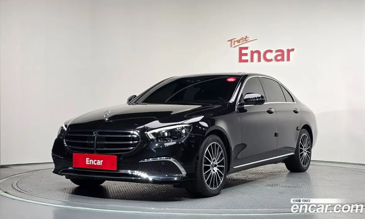 Mercedes-Benz E-Class 2022 2.0 автомат (гидро), фото 1