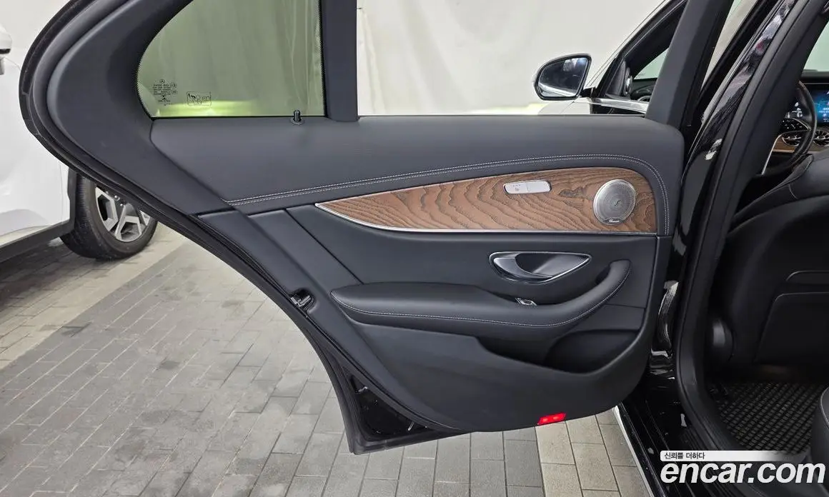 Mercedes-Benz E-Class 2022 2.0 автомат (гидро), фото 15