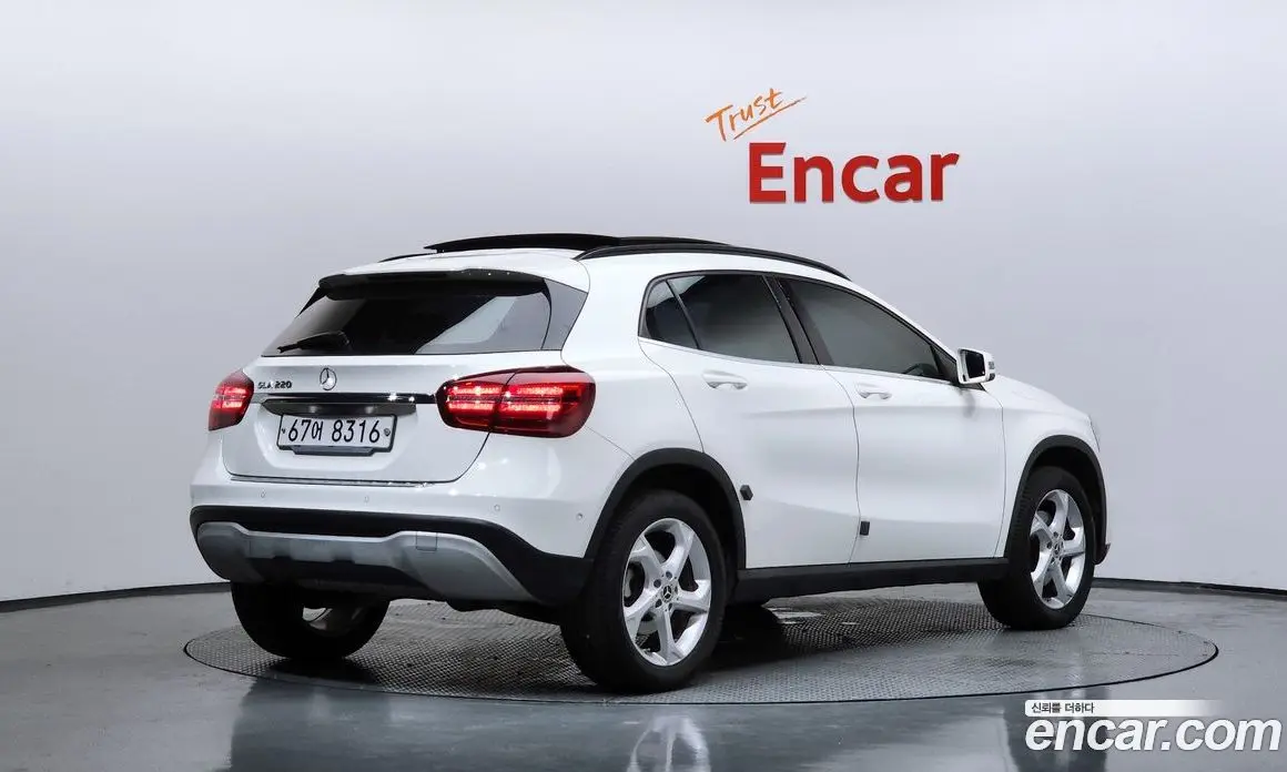 Mercedes-Benz GLA-Class 2017 2.0 автомат (гидро), фото 2