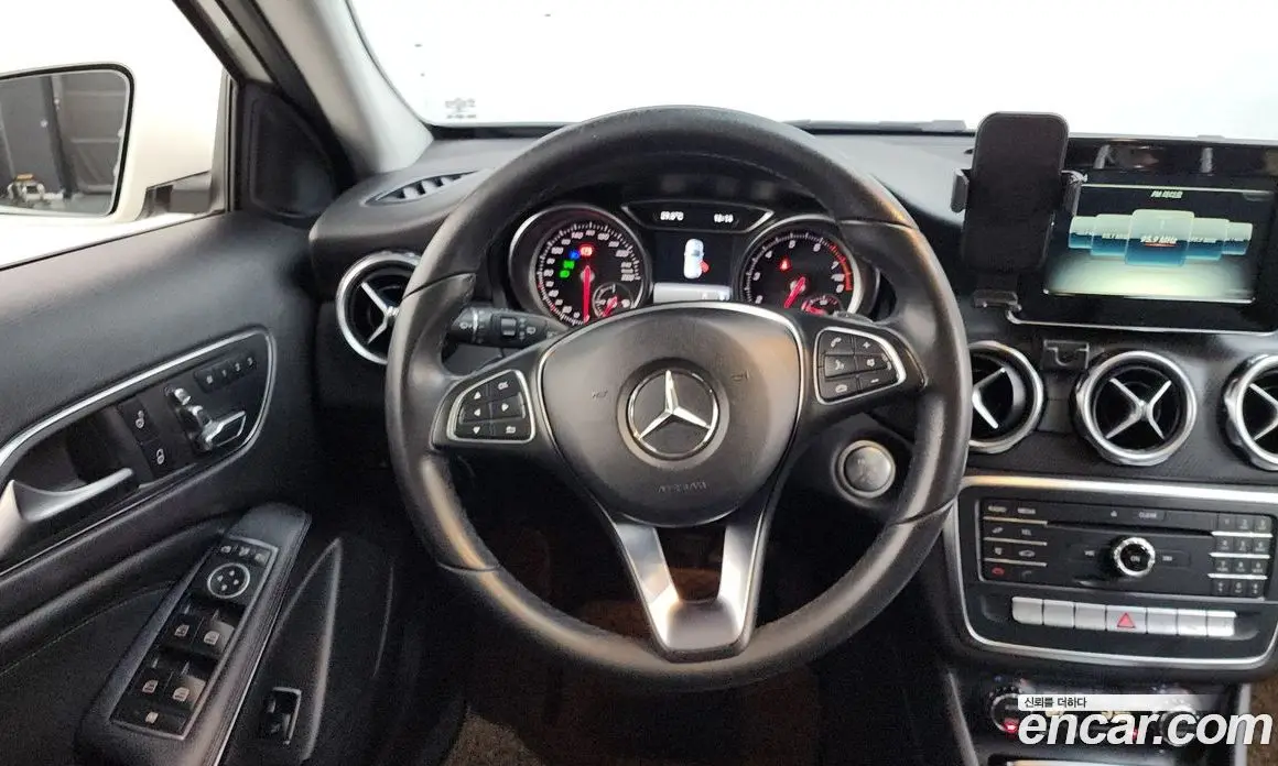 Mercedes-Benz GLA-Class 2017 2.0 автомат (гидро), фото 18