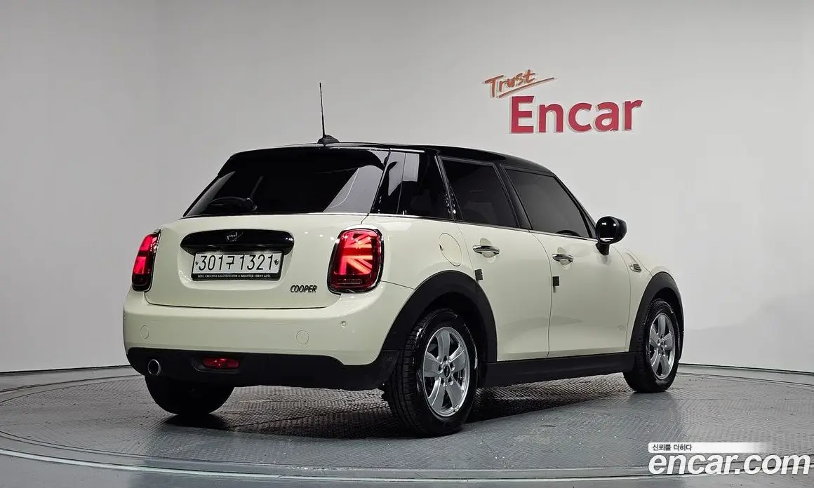 Mini Cooper 2019 1.5 автомат (гидро), фото 2