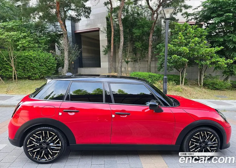 Mini Cooper 2024 2.0 автомат (гидро), фото 7 Mini Cooper 2024 2.0 автомат (гидро), фото 7