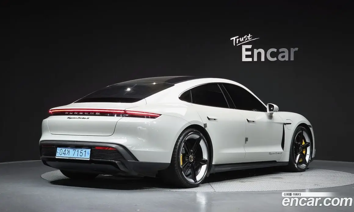 Porsche Taycan 2021 0.1 автомат (гидро), фото 2