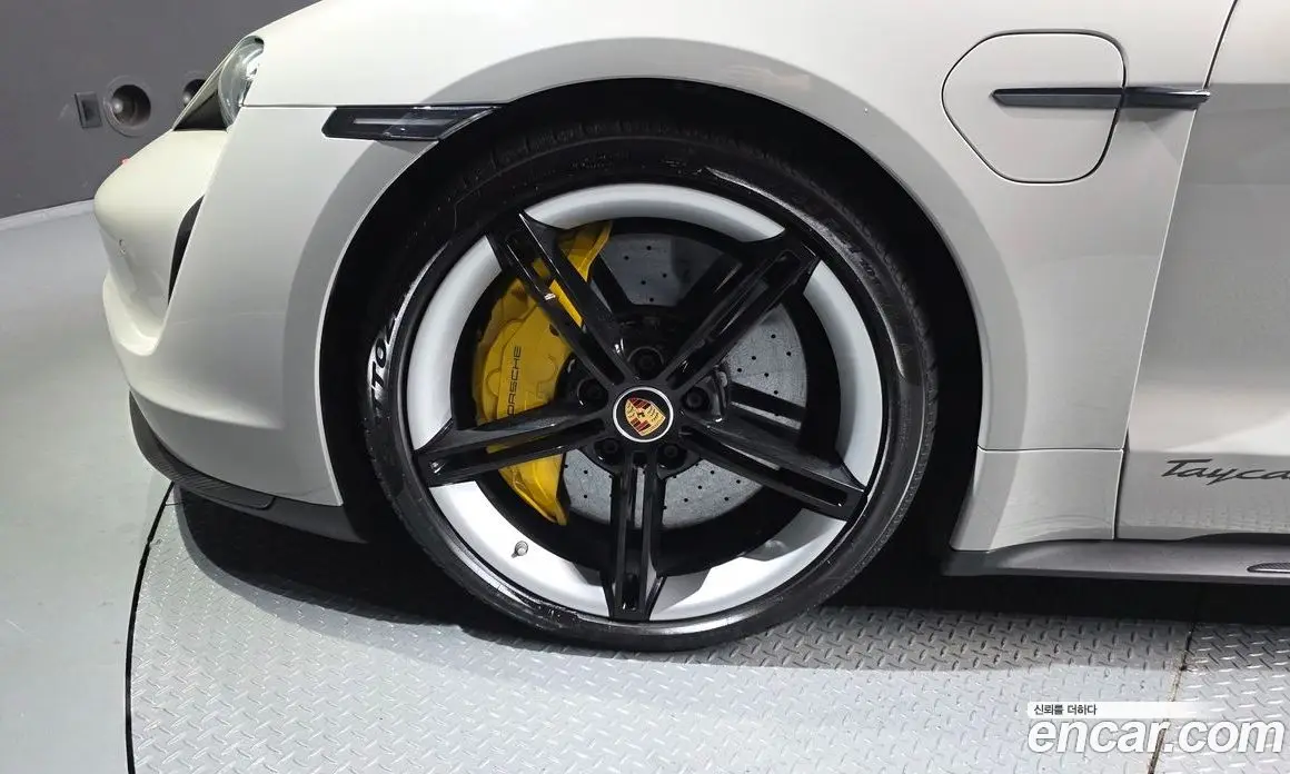 Porsche Taycan 2021 0.1 автомат (гидро), фото 5