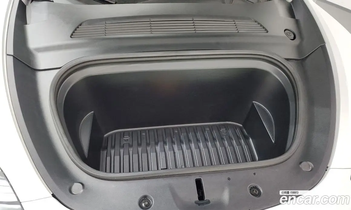Tesla Model Y 2023 0.2 автомат (гидро), фото 6
