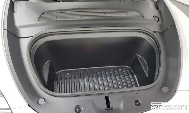 Tesla Model Y 2023 0.2 автомат (гидро), миниатюра 6