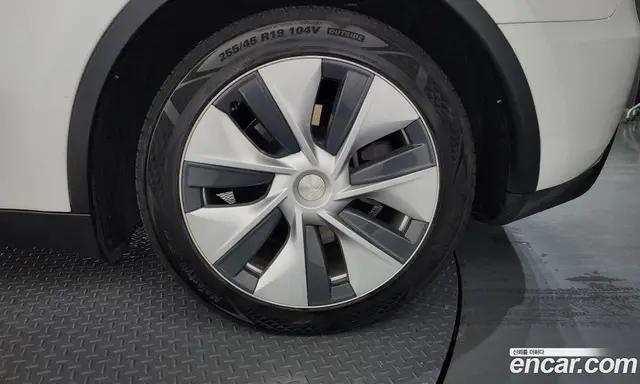 Tesla Model Y 2023 0.2 автомат (гидро), миниатюра 7