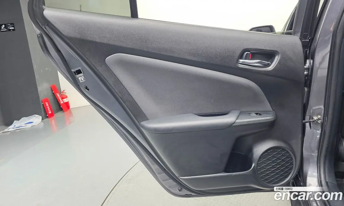 Toyota Prius 2021 1.8 автомат (гидро), фото 14