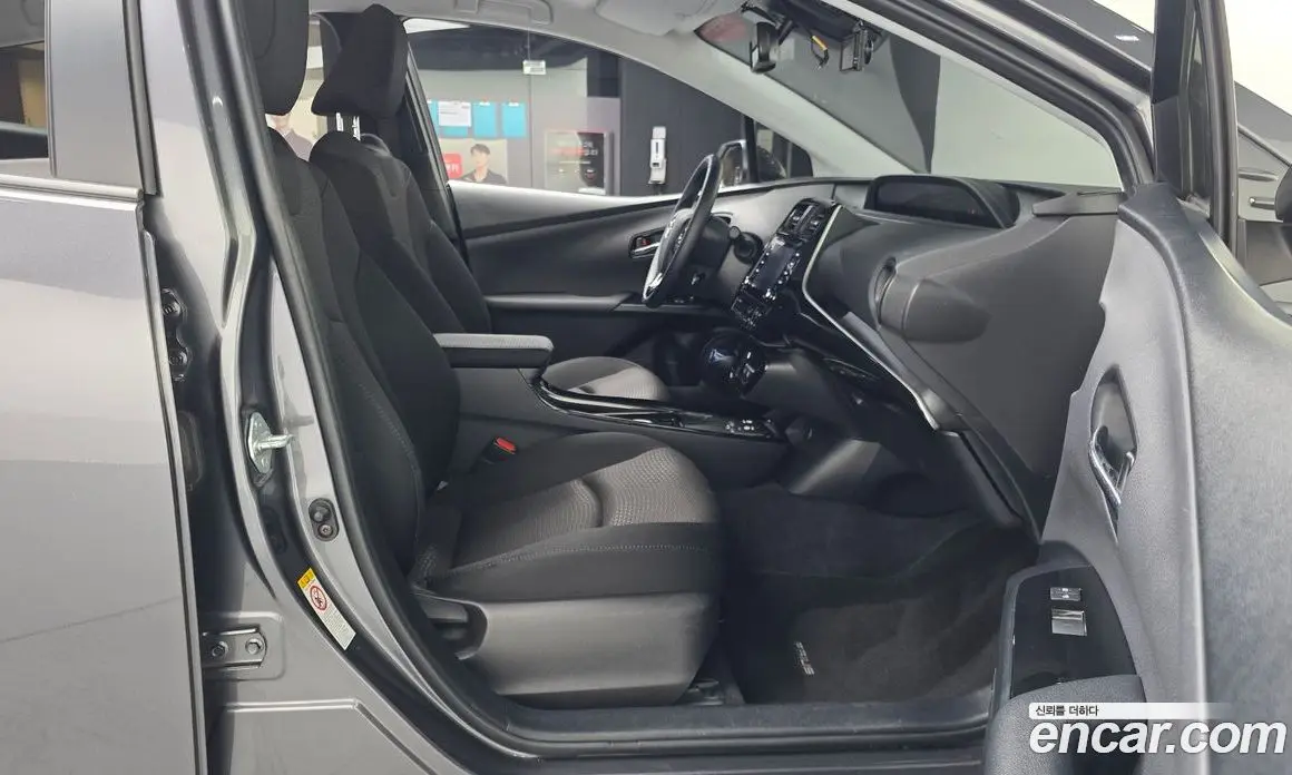 Toyota Prius 2021 1.8 автомат (гидро), фото 16