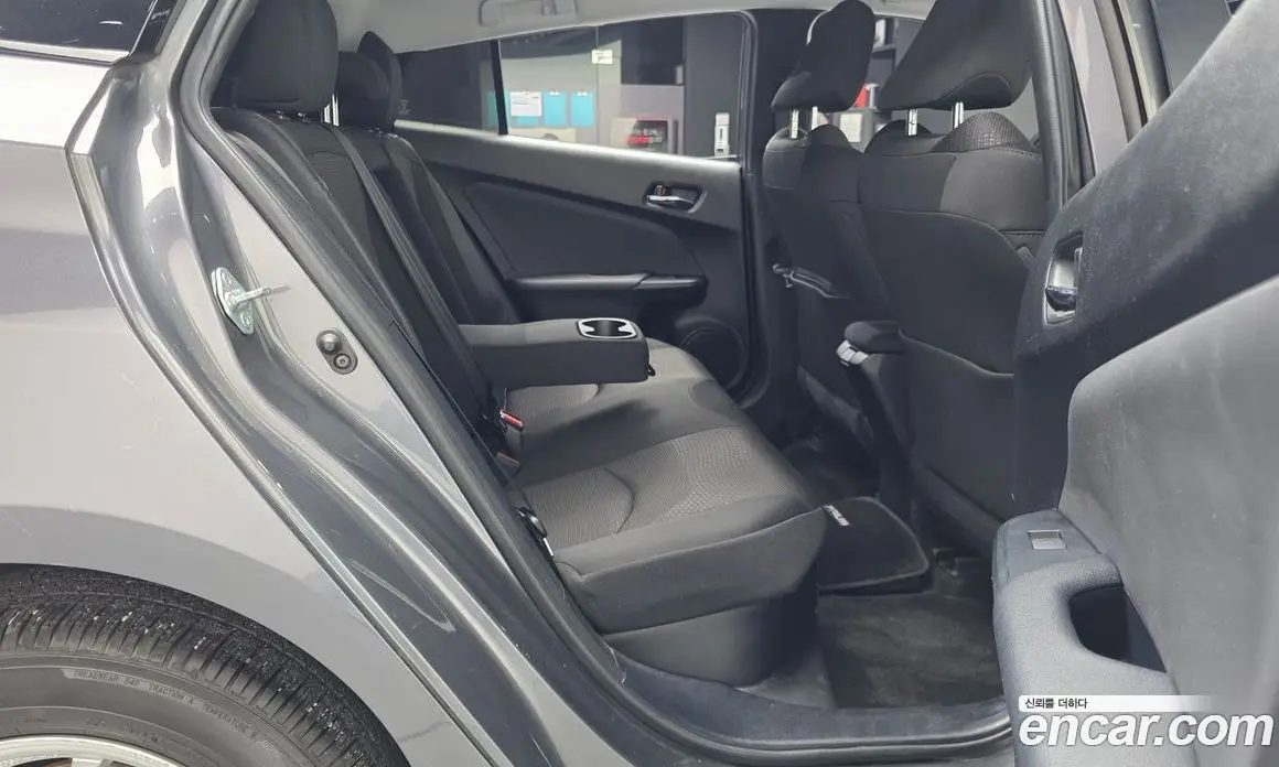 Toyota Prius 2021 1.8 автомат (гидро), фото 17