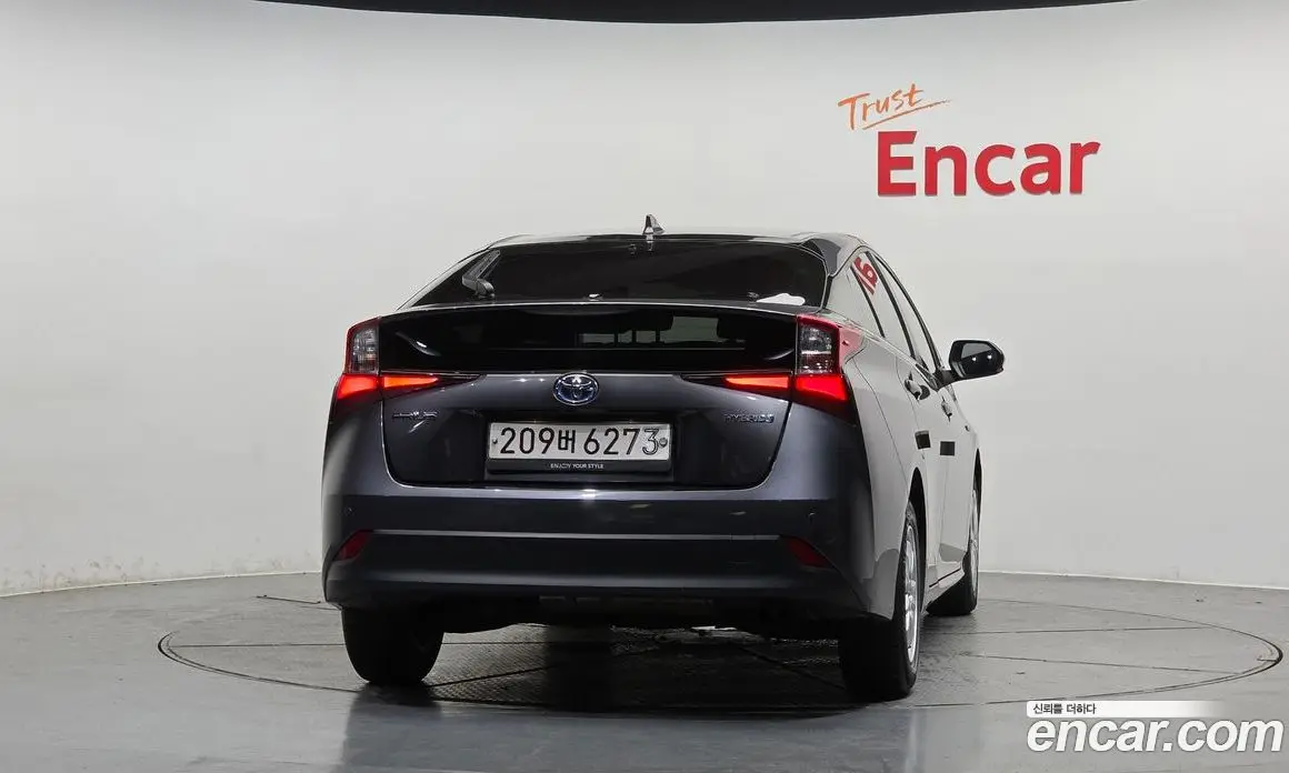 Toyota Prius 2021 1.8 автомат (гидро), фото 3