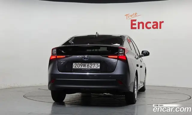 Toyota Prius 2021 1.8 автомат (гидро), миниатюра 3