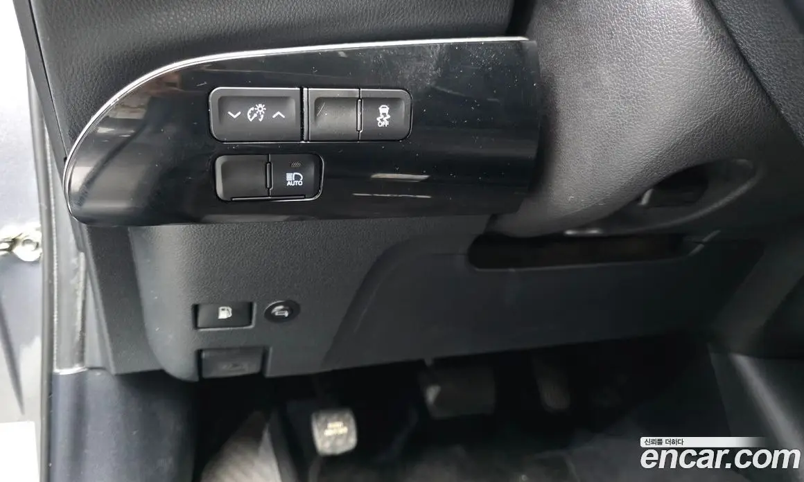 Toyota Prius 2021 1.8 автомат (гидро), фото 24