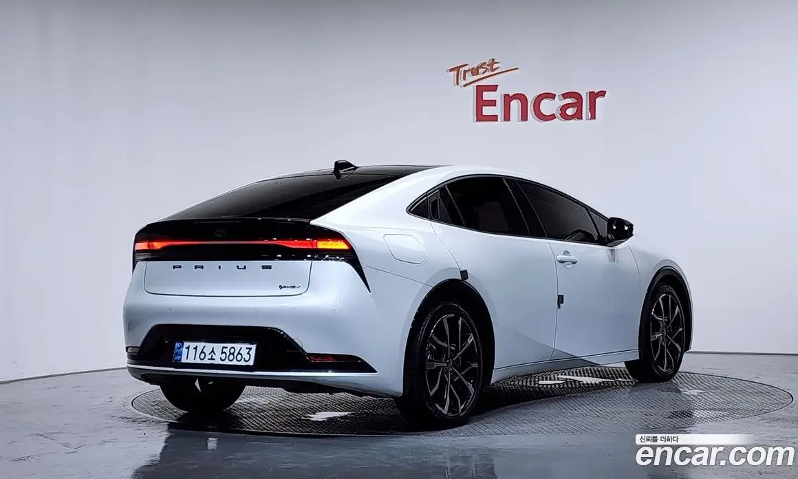 Toyota Prius 2024 2.0 автомат (гидро), фото 2