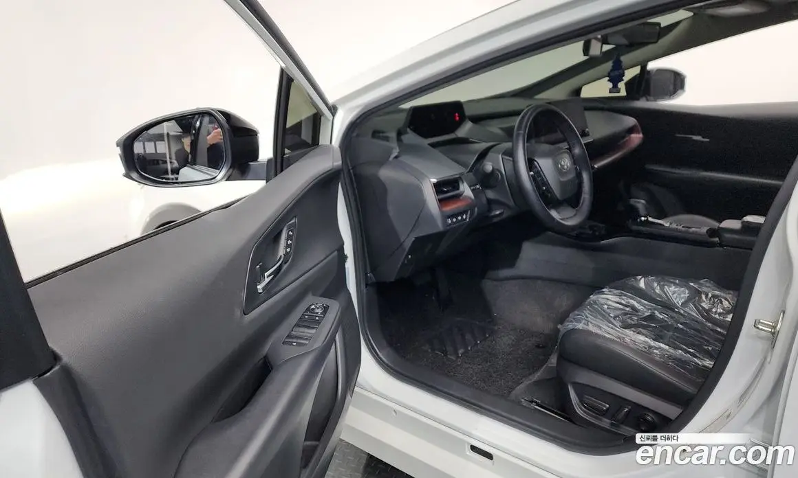 Toyota Prius 2024 2.0 автомат (гидро), фото 13