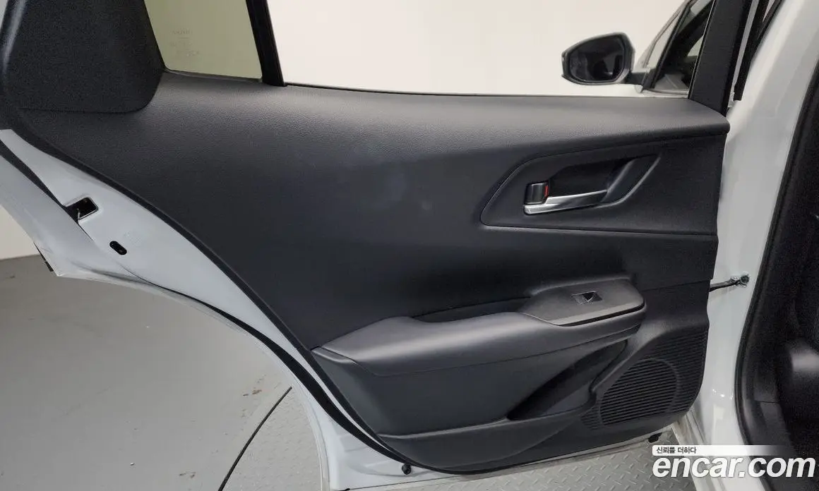 Toyota Prius 2024 2.0 автомат (гидро), фото 15