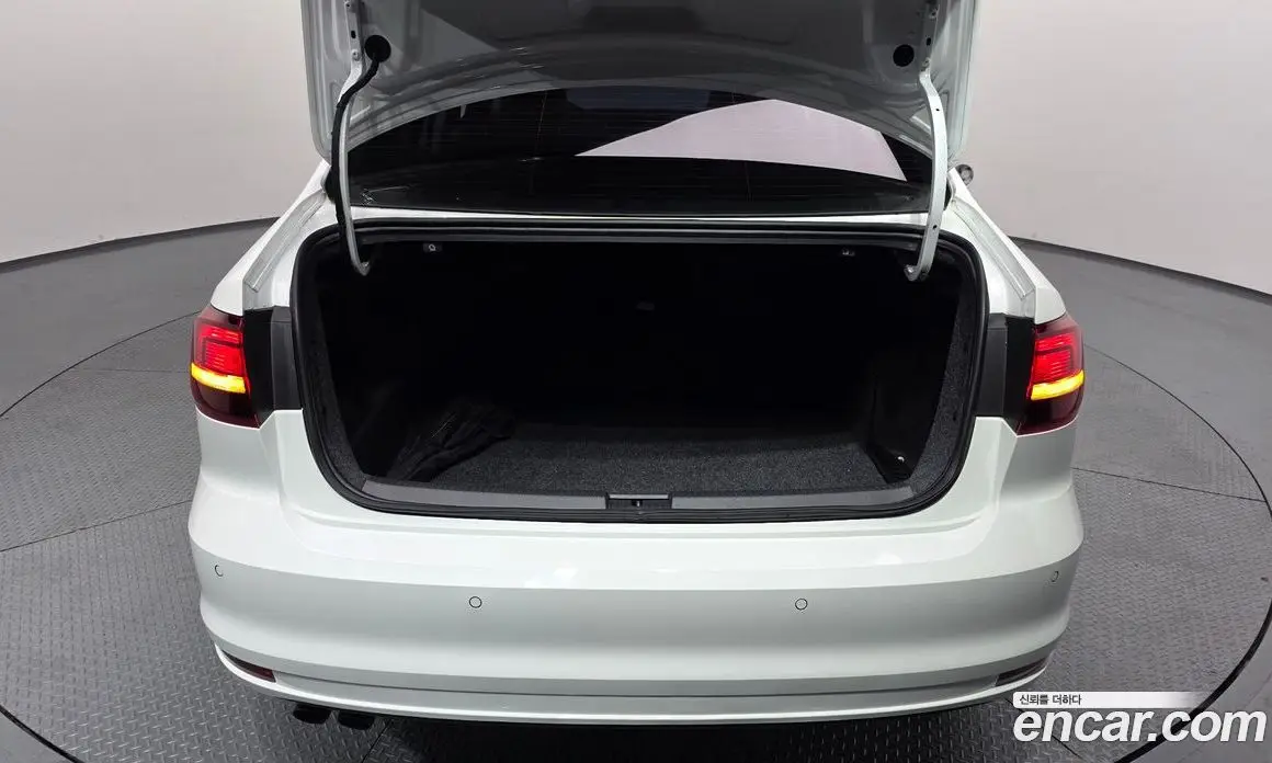 Volkswagen Jetta 2015 2.0 автомат (гидро), фото 25