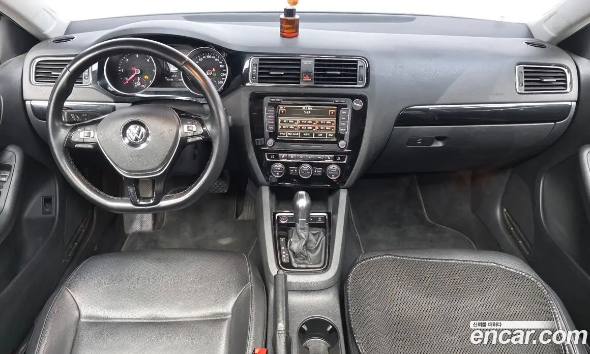 Volkswagen Jetta 2015 2.0 автомат (гидро), фото 7