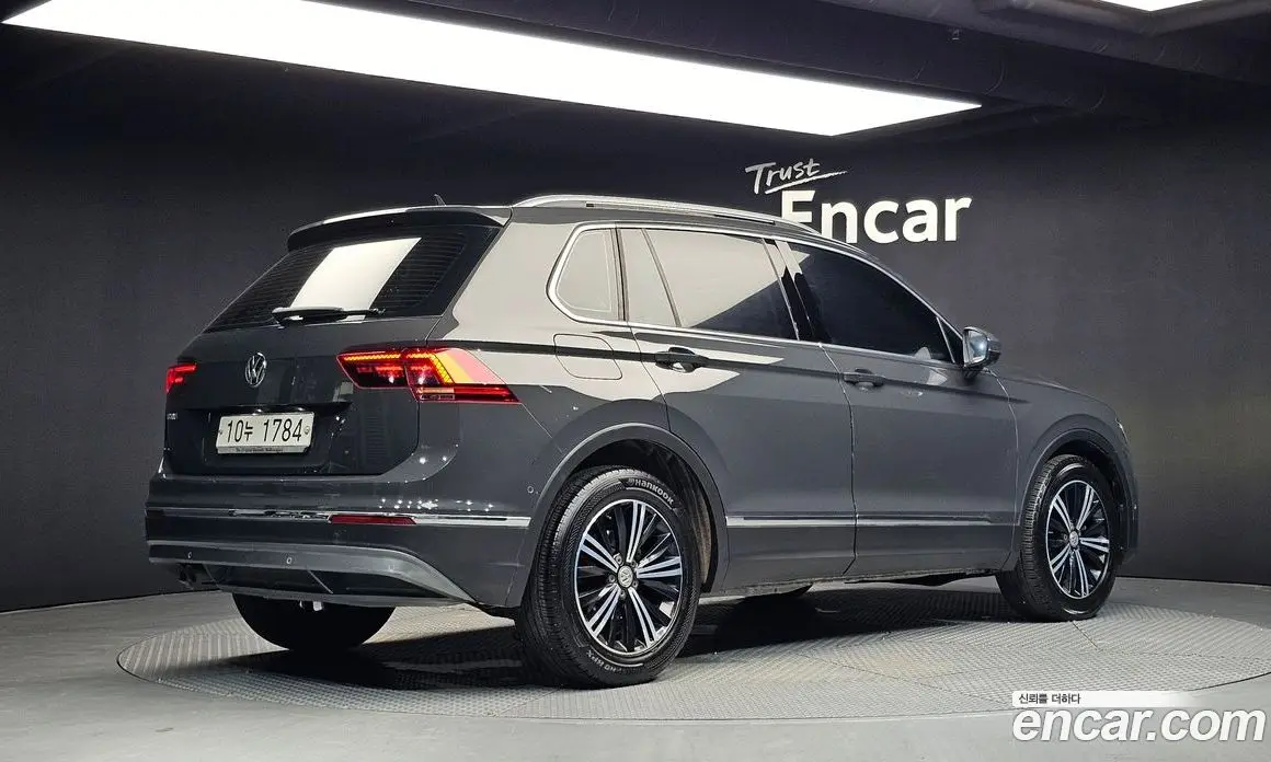 Volkswagen Tiguan 2018 2.0 автомат (гидро), фото 2
