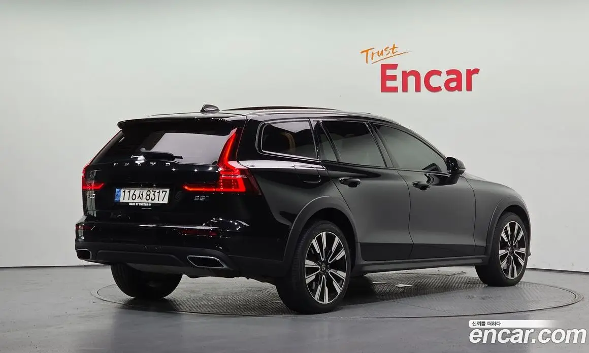 Volvo V60 2021 2.0 автомат (гидро), фото 2