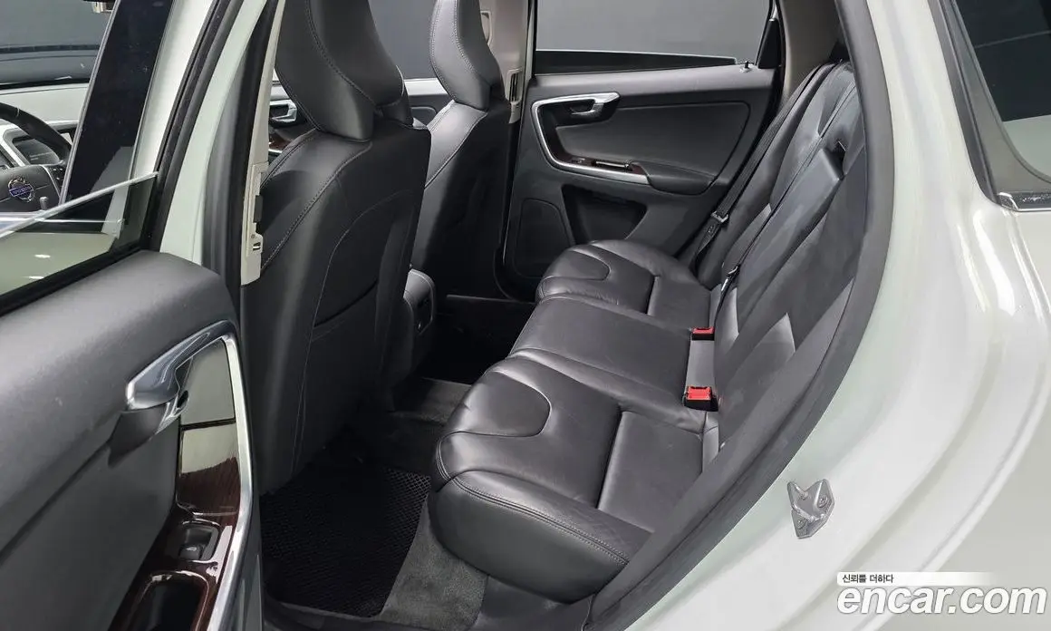 Volvo XC60 2015 2.0 автомат (гидро), фото 12