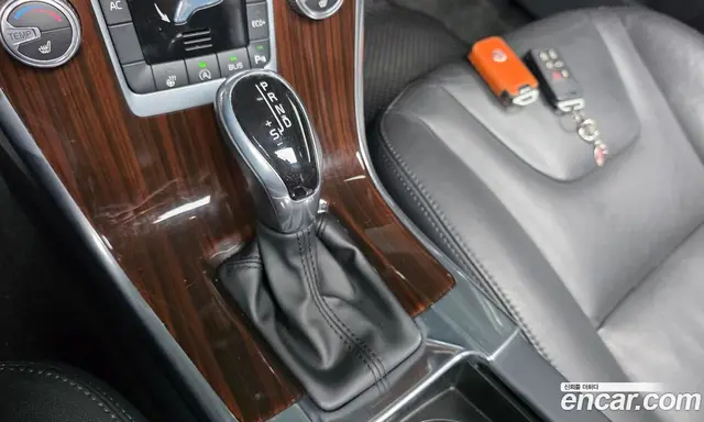 Volvo XC60 2015 2.0 автомат (гидро), миниатюра 9