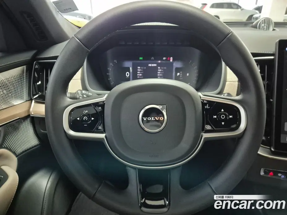 Volvo XC90 2025 2.0 автомат (гидро), фото 9